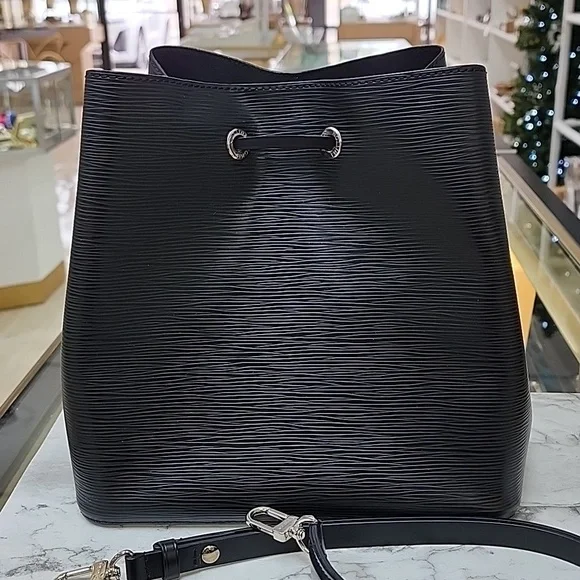 NEWAuthentic Louis Vuitton Epi Noir NeoNoe MM Black Shoulder Bag - Picture 2 of 5